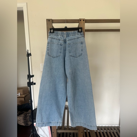 Wide Leg Jeans - Picture 2 of 3